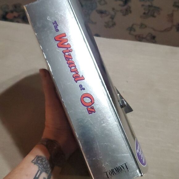 WIZARD OF OZ MASKS, BOOK, EMERALD CITY GLASSES & KEEPSAKE TINMAN BOX 1998, & DVD - Picture 14 of 16